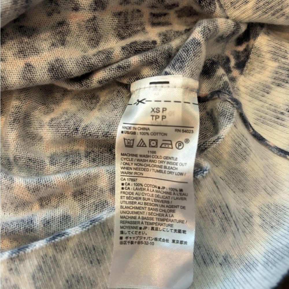 Banana Republic Geometric Blue and Light Pink Thin Sweater (XS) - Picture 4 of 4